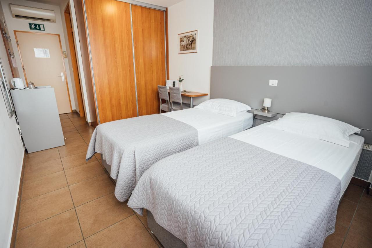 Sobe Rooms Nataly Сезана Экстерьер фото